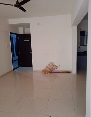 Room in 3 BHK Apartment at Mantra 29 Gold Coast, Tingre Nagar – for Rent