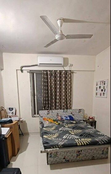 Team Area in 2 BHK Apartment at Clover Park – for Rent