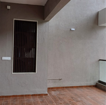 Room in 4 BHK Apartment at Kumar Privie Selena, Link Road – for Rent