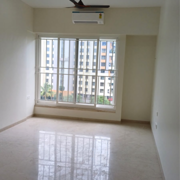 Room in 4 BHK Apartment at Kumar Privie Selena, Link Road – for Rent