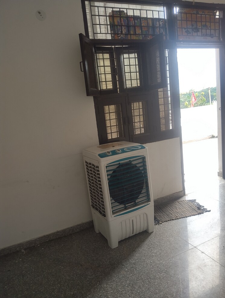 Living Room, alpha-1-rwa 1 Bedroom 400 Sq.Ft. Independent House In Alpha 1 Greater Noida Greater Noida 9071954