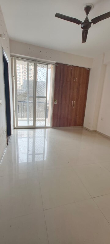 Room in 2 BHK Apartment at JNC The Park, Sector 16c Greater Noida – for Rent