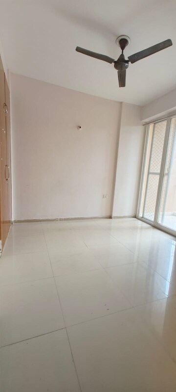 Room in 2 BHK Apartment at JNC The Park, Sector 16c Greater Noida – for Rent