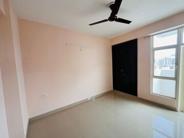Room in 3 BHK Apartment at JNC The Park, Sector 16c Greater Noida – for Rent