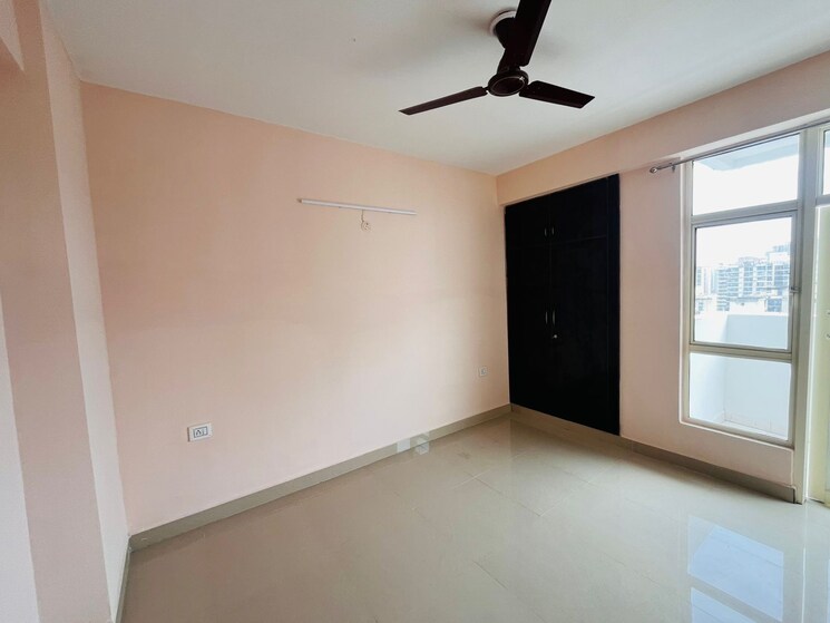 Room, jnc-the-park 3 Bedroom 1350 Sq.Ft. Apartment In Sector 16c Greater Noida Greater Noida 9071974
