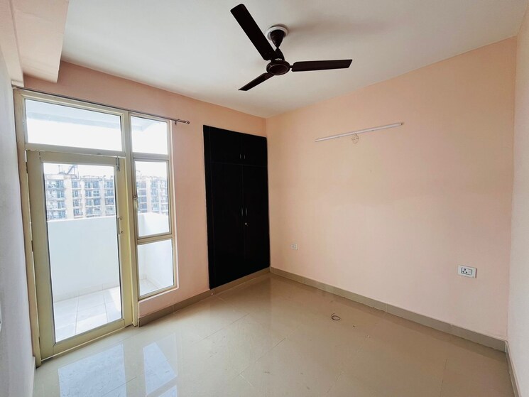 Room, jnc-the-park 3 Bedroom 1350 Sq.Ft. Apartment In Sector 16c Greater Noida Greater Noida 9071974