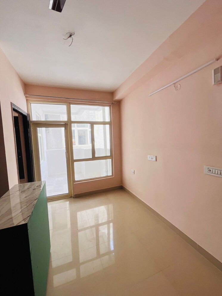 Room, jnc-the-park 3 Bedroom 1350 Sq.Ft. Apartment In Sector 16c Greater Noida Greater Noida 9071974