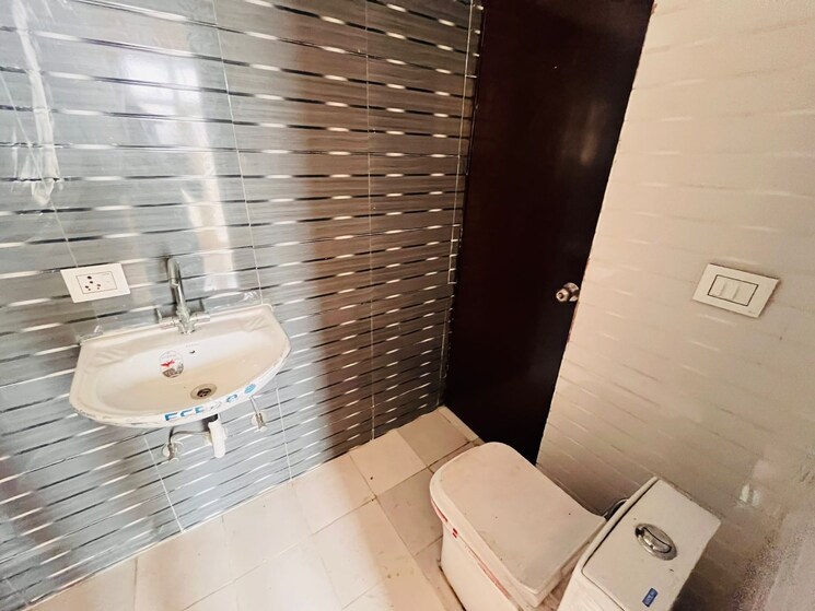 Bathroom, jnc-the-park 3 Bedroom 1350 Sq.Ft. Apartment In Sector 16c Greater Noida Greater Noida 9071974