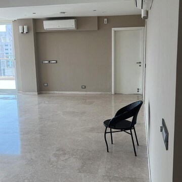 Room in 5 BHK Penthouse at DLF The Crest Phase II, Dlf Phase V – for Sale