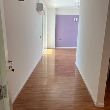 Building Lobby in 5 BHK Apartment at DLF The Crest, Dlf Phase V – for Sale