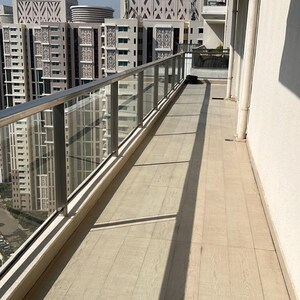 Balcony in 5 BHK Apartment at DLF The Crest, Dlf Phase V – for Sale