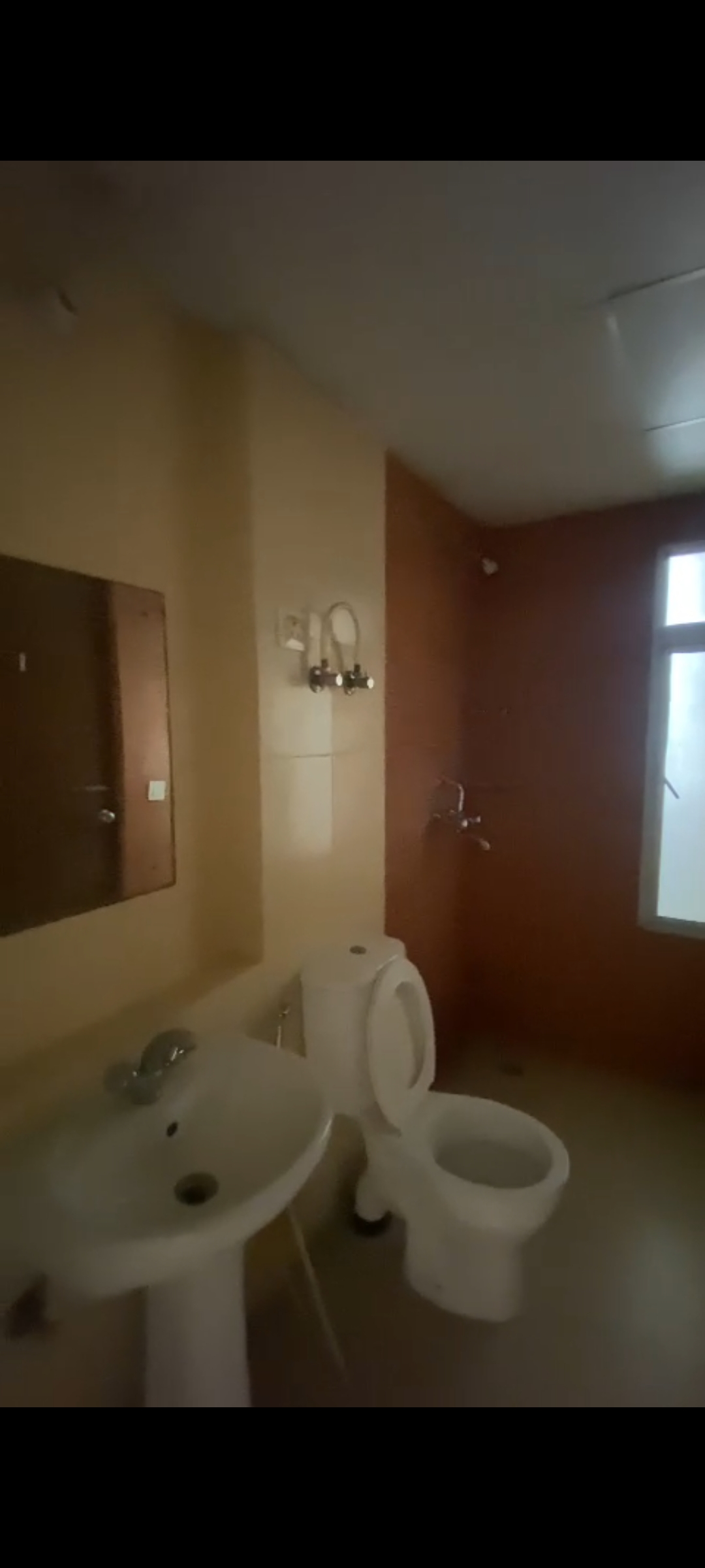 3 BHK 948 Sq.Ft. Apartment in Mahagun Mywoods