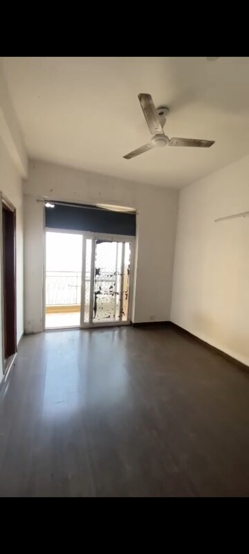 Room in 3 BHK Apartment at Mahagun Mywoods, Sector 16c Greater Noida – for Sale