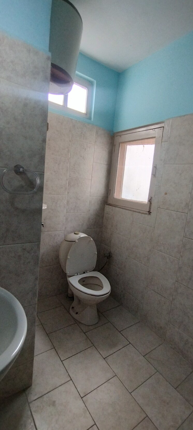 Bathroom, sector 14 4 Bedroom 5000 Sq.Ft. Builder Floor In Sector 14 Noida 9072034