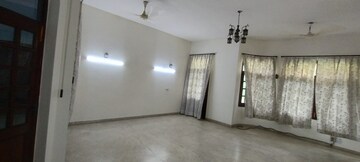 4 BHK Builder Floor For Rent in Sector 14