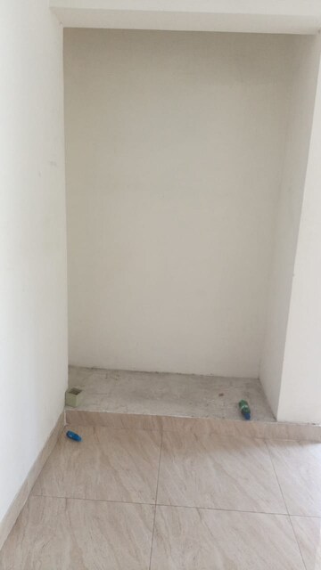 Room in 2 BHK Apartment at Gaur City 7th Avenue, Sector 4 Greater Noida – for Rent