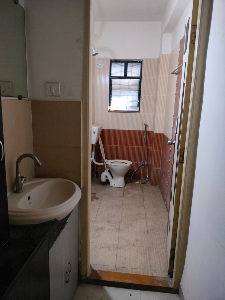 Bathroom, kumar-periwinkle 2 Bedroom 779 Sq.Ft. Apartment In Kharadi Pune 9072041