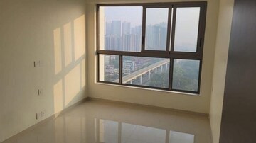 Room in 2 BHK Apartment at Kalpataru Paramount, Kapur Bawdi – for Rent