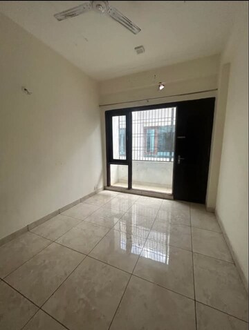 Room in 3 BHK Villa at Panchsheel Greens II, Sector 16 Greater Noida – for Rent