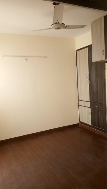 Room in 2 BHK Apartment at Mapsko Paradise, Sector 83 – for Rent