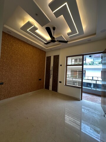 Room in 3 BHK Builder Floor at Puri Kohinoor, Sector 89 – for Sale