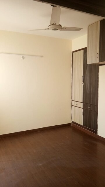 Room in 2 BHK Apartment at Mapsko Paradise, Sector 83 – for Rent