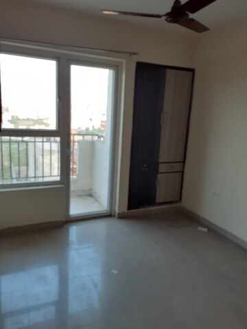 Room in 2 BHK Apartment at Mapsko Paradise, Sector 83 – for Rent
