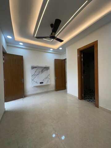 Room in 3 BHK Builder Floor at Puri Kohinoor, Sector 89 – for Sale