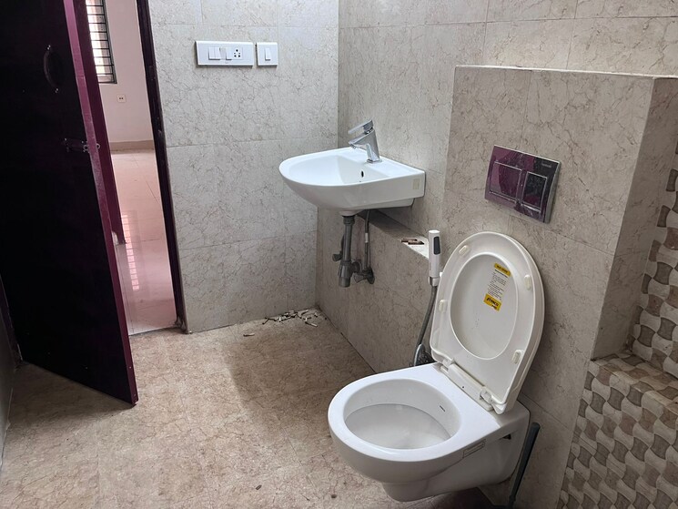 Bathroom, pasari-taalchaya 3 Bedroom 1300 Sq.Ft. Apartment In Rajarhat New Town Kolkata 9072155