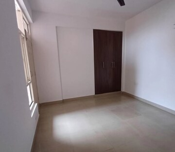 Room in 3 BHK Apartment at Indiabulls Centrum Park, Sector 103 – for Rent