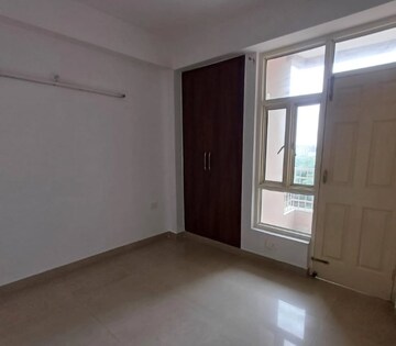 Room in 3 BHK Apartment at Indiabulls Centrum Park, Sector 103 – for Rent