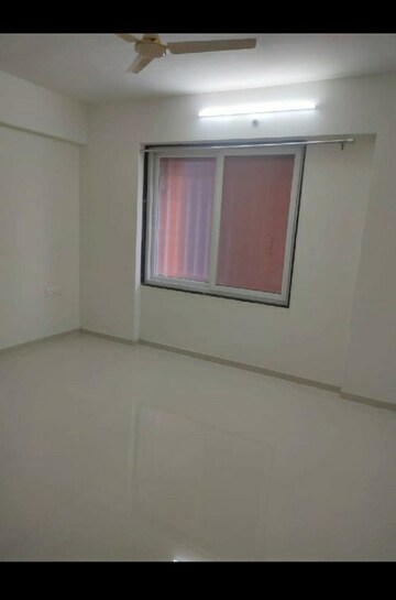 Room in 3 BHK Apartment at Nirman Adi, Kalyani Nagar – for Rent