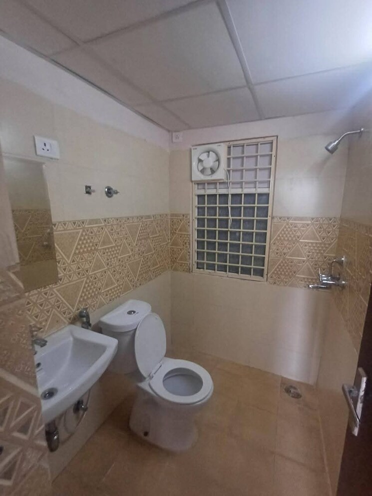 Bathroom, gaur-city-2-14th-avenue 2 Bedroom 1040 Sq.Ft. Apartment In Sector 16c Greater Noida Greater Noida 9072207