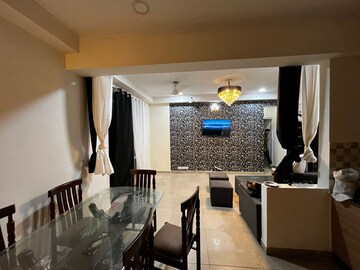 Team Area in 2 BHK Apartment at Gaur City 2 - 14th Avenue, Sector 16c Greater Noida – for Rent