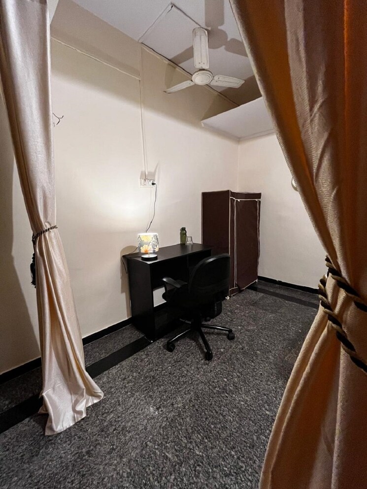 Room, santacruz west 1 Bedroom 550 Sq.Ft. Apartment In Santacruz West Mumbai 9072210