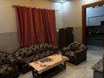 Bedroom in 2 BHK Builder Floor at Jakhan – for Rent