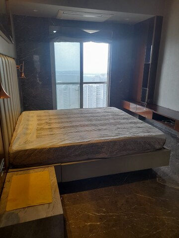 Bedroom in 4 BHK Apartment at Transcon Flora Heights, Andheri West – for Rent