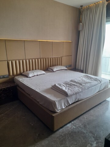 Bedroom in 4 BHK Apartment at Transcon Flora Heights, Andheri West – for Rent