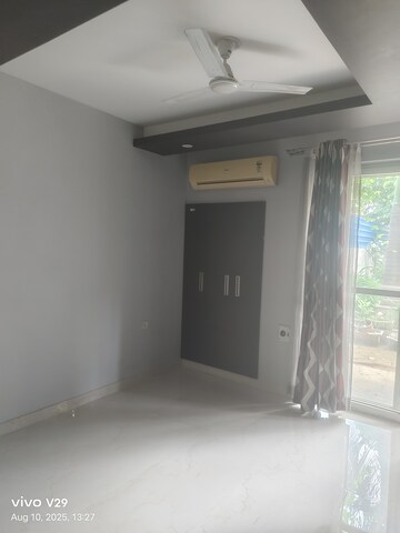 Room in 3 BHK Apartment at Siddhartha Apartment, Sector 56 – for Rent