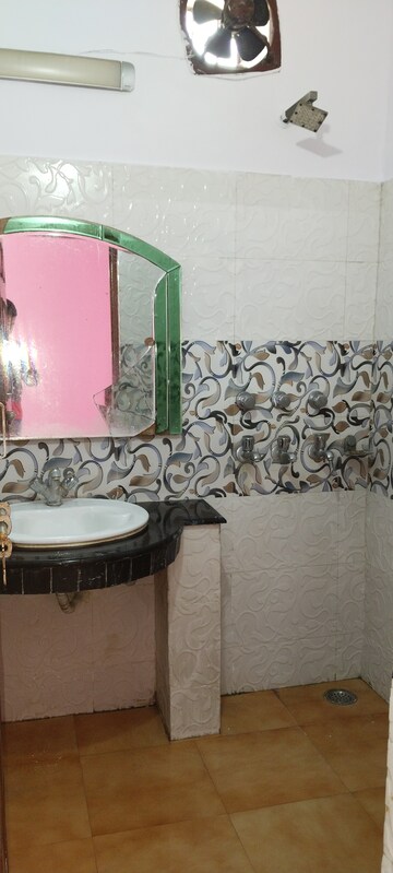 Bathroom in 1.5 BHK Builder Floor at B Block Shastri Nagar – for Rent