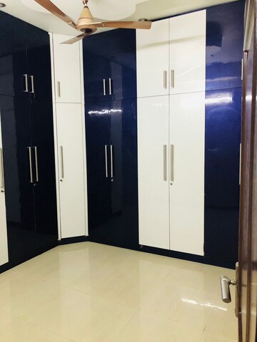 Room in 4 BHK Builder Floor at Gayatri Kunj Ghaziabad, Gyan Khand I – for Rent