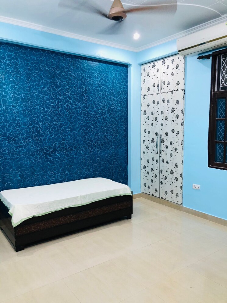 Bedroom, gayatri-kunj-ghaziabad 4 Bedroom 2000 Sq.Ft. Builder Floor In Gyan Khand I Ghaziabad 9072351