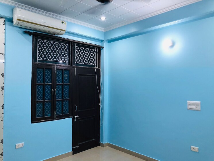 Room, gayatri-kunj-ghaziabad 4 Bedroom 2000 Sq.Ft. Builder Floor In Gyan Khand I Ghaziabad 9072351