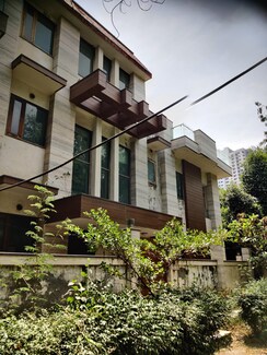 6+ BHK + Pooja Room,Servant Room,Study Room,Extra Room Independent House For Sale in RWA Apartments Sector 47