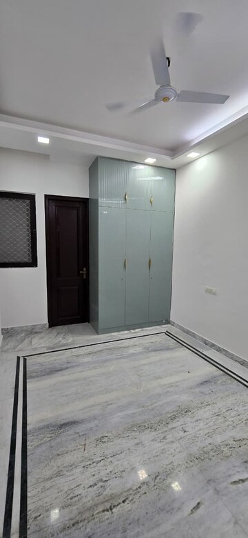 Room in 2 BHK Builder Floor at Eldeco Ananda, Sector 48 – for Rent