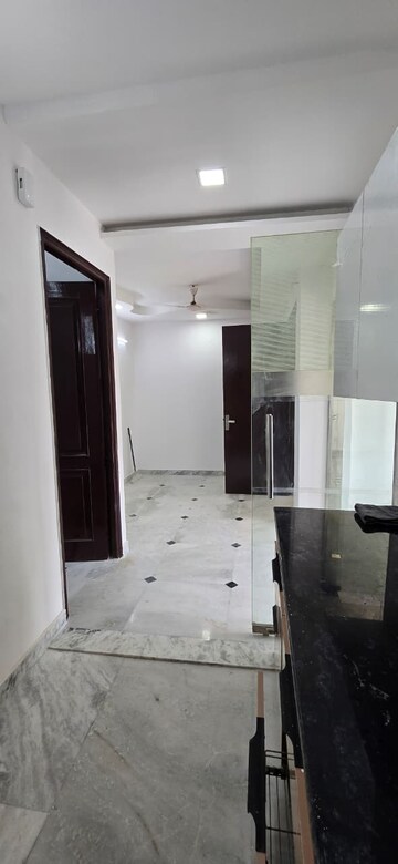 Building Lobby in 2 BHK Builder Floor at Eldeco Ananda, Sector 48 – for Rent