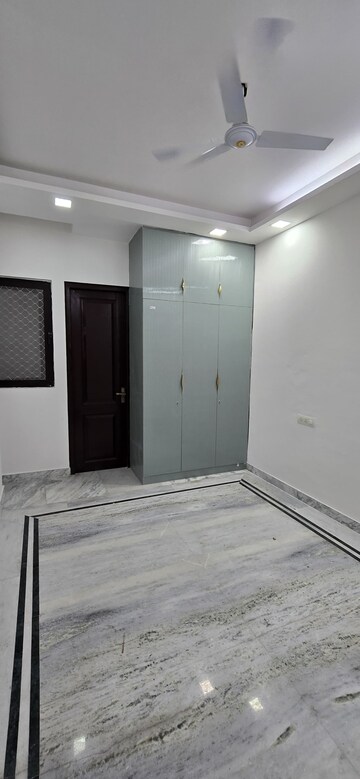 Room in 2 BHK Builder Floor at Eldeco Ananda, Sector 48 – for Rent