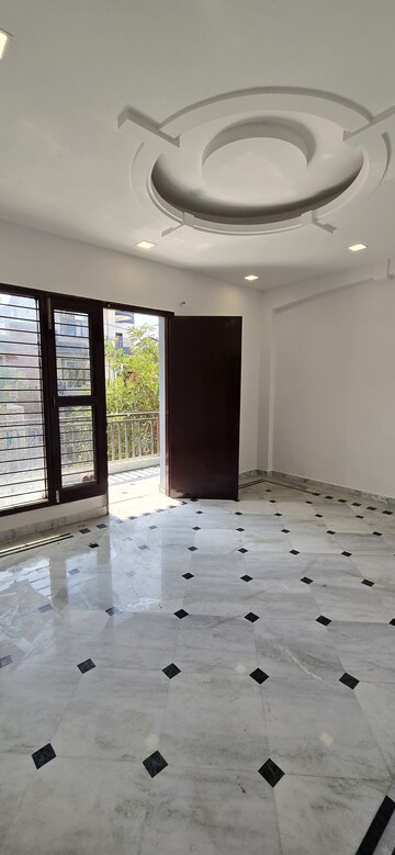 Room in 2 BHK Builder Floor at Eldeco Ananda, Sector 48 – for Rent