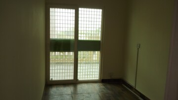 Room in 2.5 BHK Apartment at KW Srishti, Raj Nagar Extension – for Rent