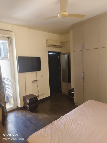 Room in 3 BHK Apartment at Shiv Shankar Society, Sector 51 – for Rent